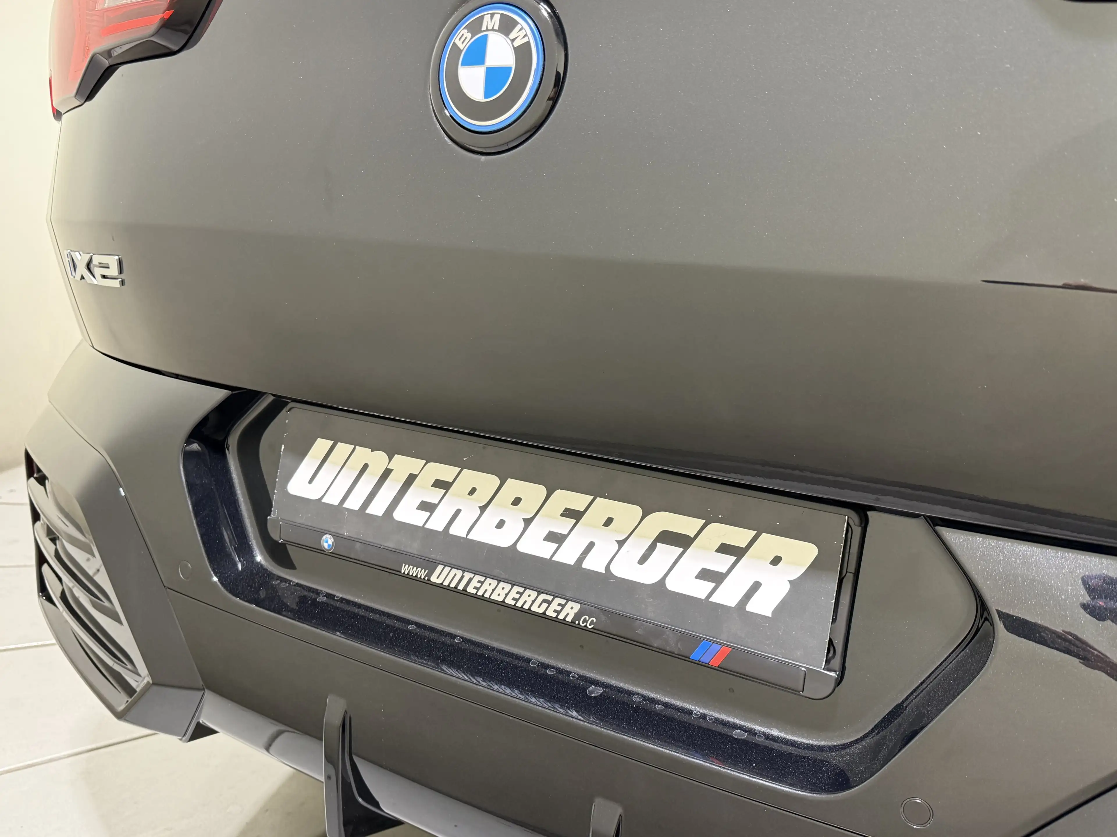 BMW iX2 xDrive30 M Sport Pro DA+ PA+ AHK HUD HK Pano — photo 7