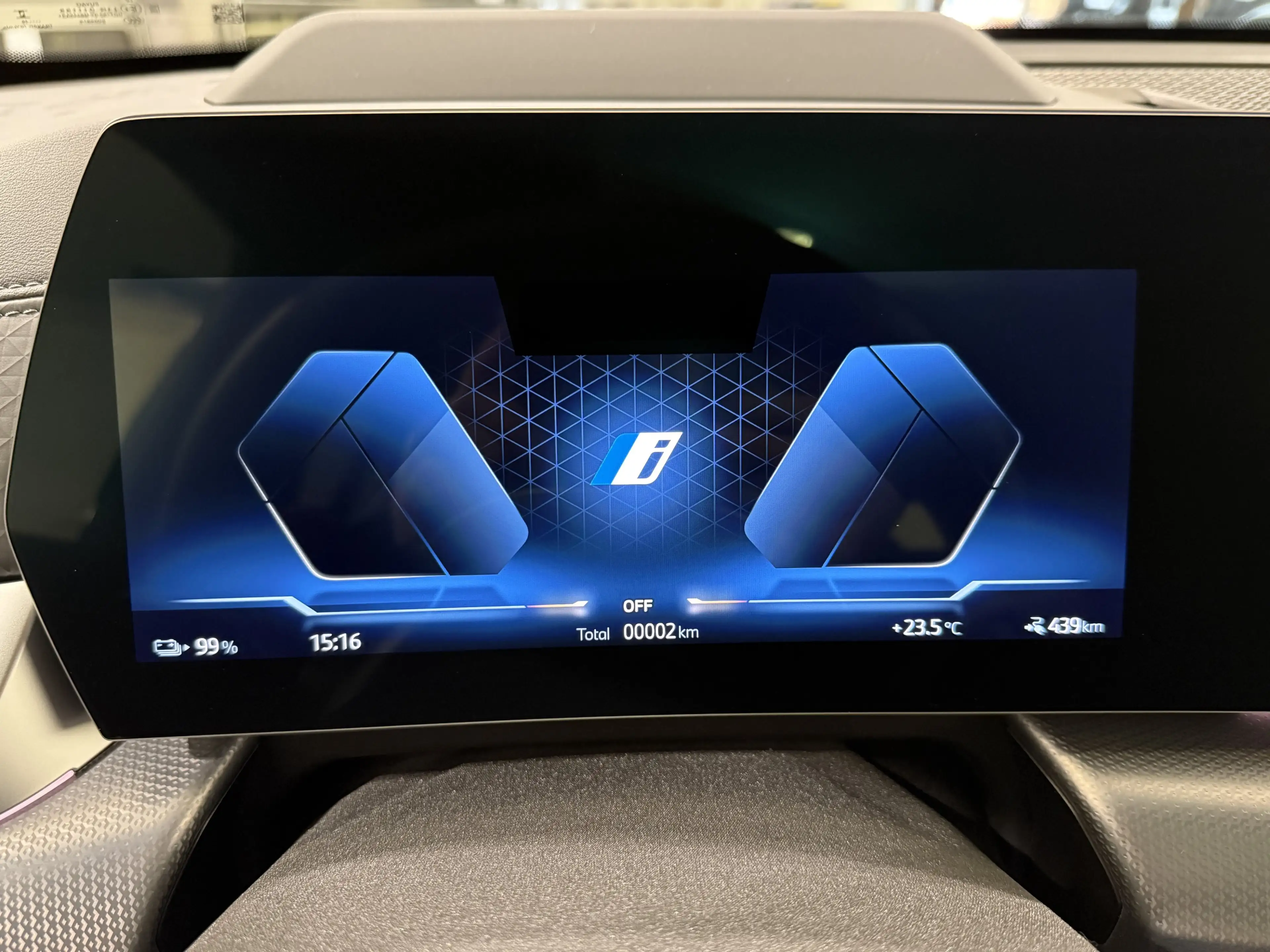 BMW iX2 xDrive30 M Sport Pro DA+ PA+ AHK HUD HK Pano — photo 12