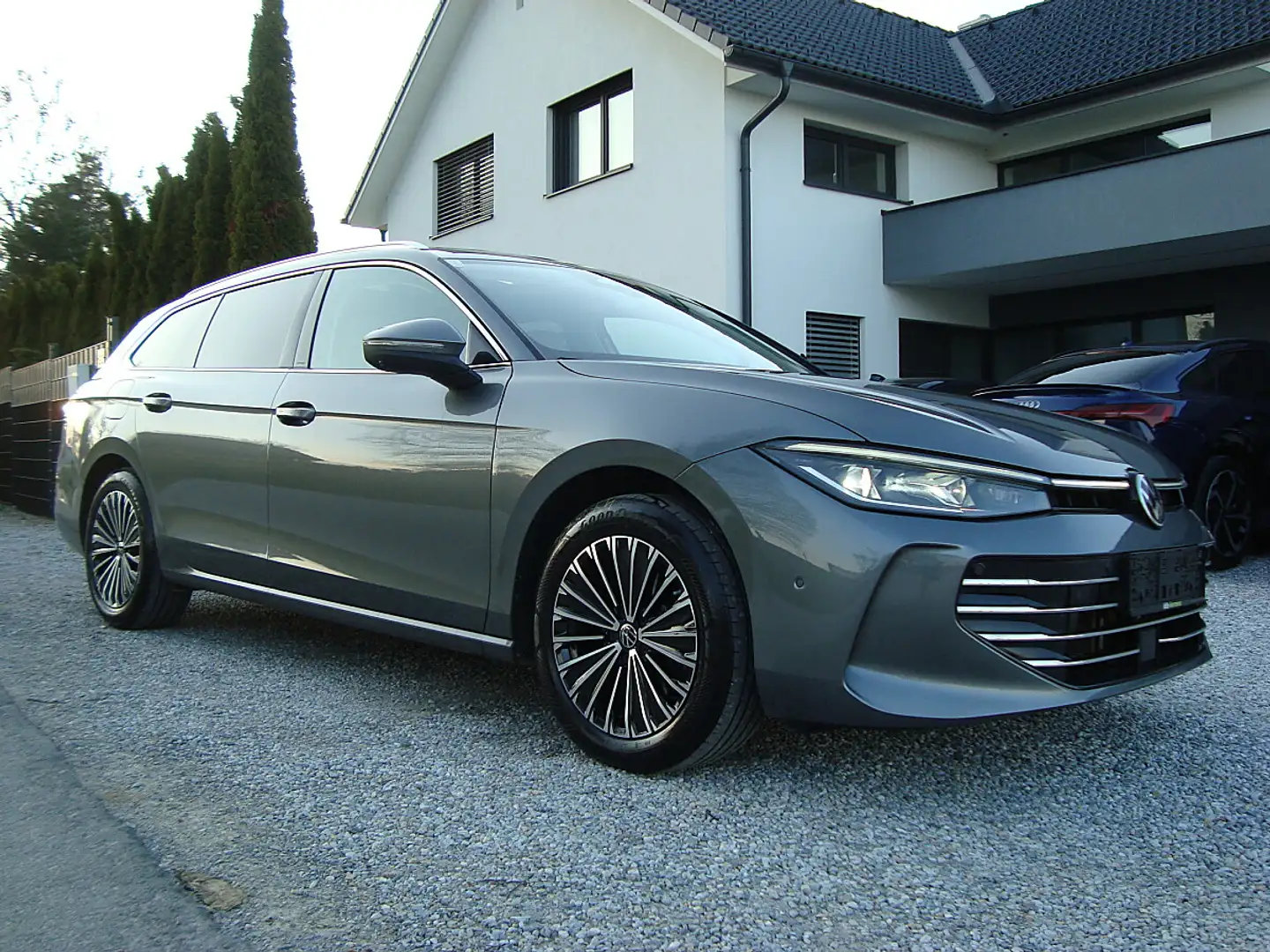 Volkswagen Passat Variant Neues Modell 2025 DSG VOLL GARANTIE !! Grau - 1