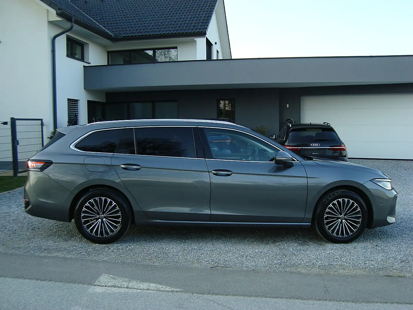 Volkswagen Passat Variant Neues Modell 2025 DSG VOLL GARANTIE !! Grau - 2