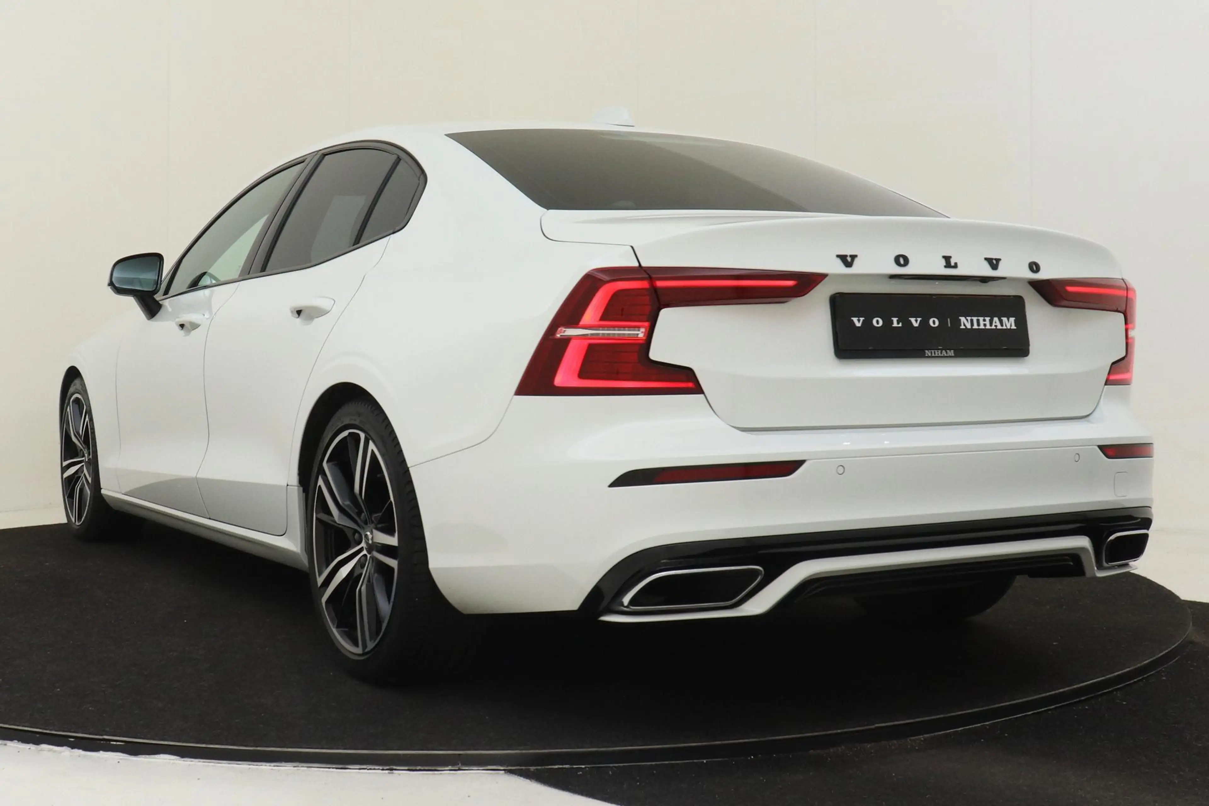 Volvo S60 B3 (M-HYBRID) R-DESIGN -HARMAN/KARDON|CAMERA|TREKH — photo 5