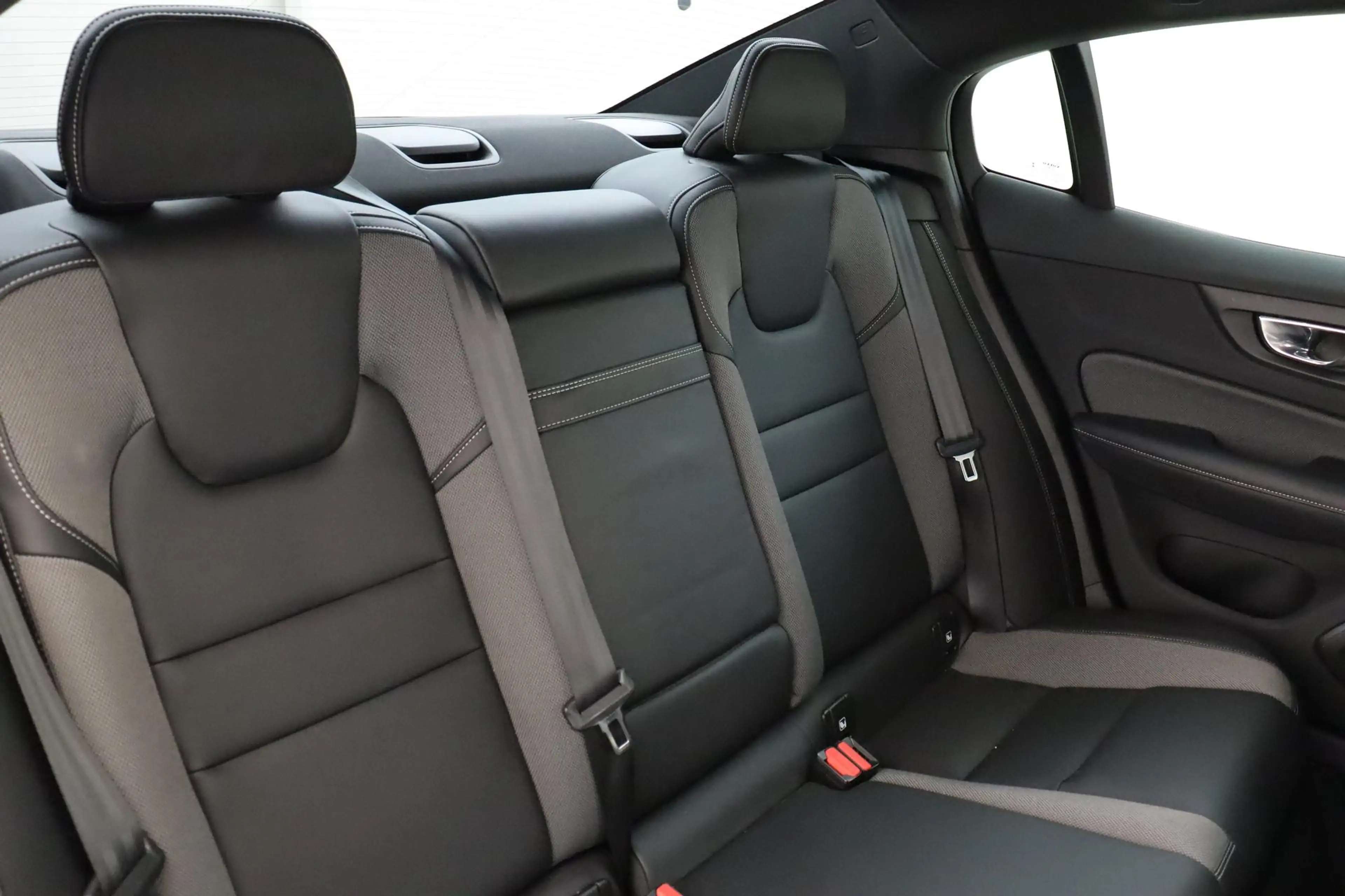Volvo S60 B3 (M-HYBRID) R-DESIGN -HARMAN/KARDON|CAMERA|TREKH — photo 12