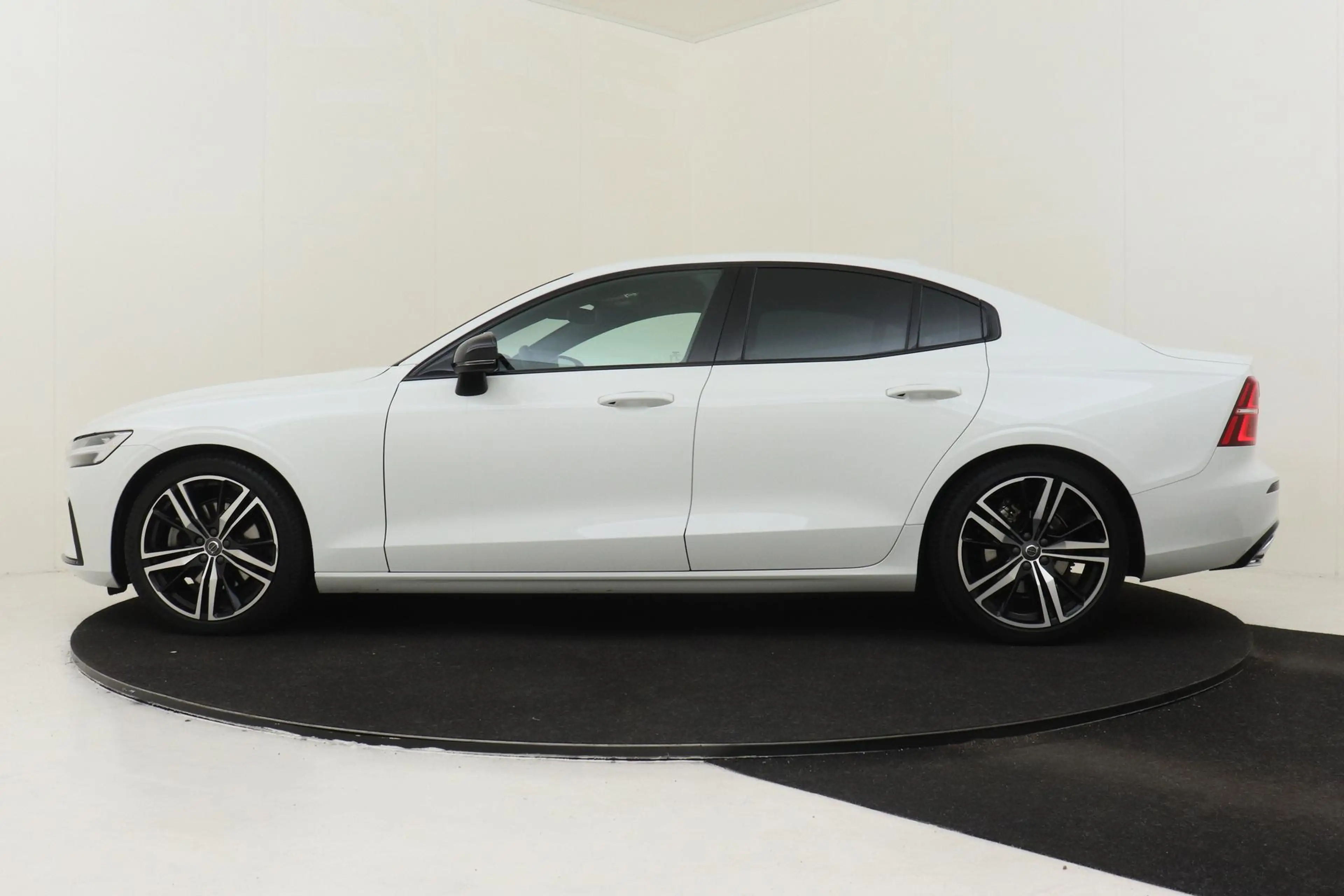 Volvo S60 B3 (M-HYBRID) R-DESIGN -HARMAN/KARDON|CAMERA|TREKH — photo 7