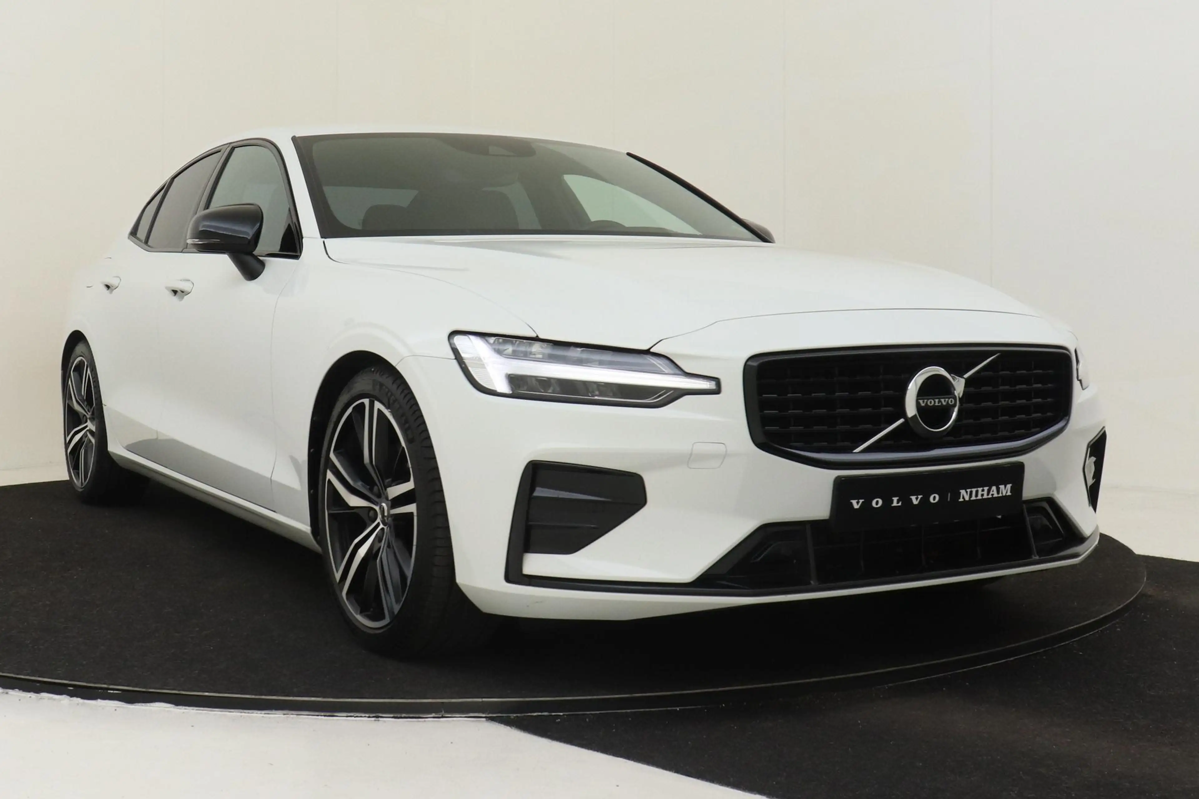 Volvo S60 B3 (M-HYBRID) R-DESIGN -HARMAN/KARDON|CAMERA|TREKH — photo 11