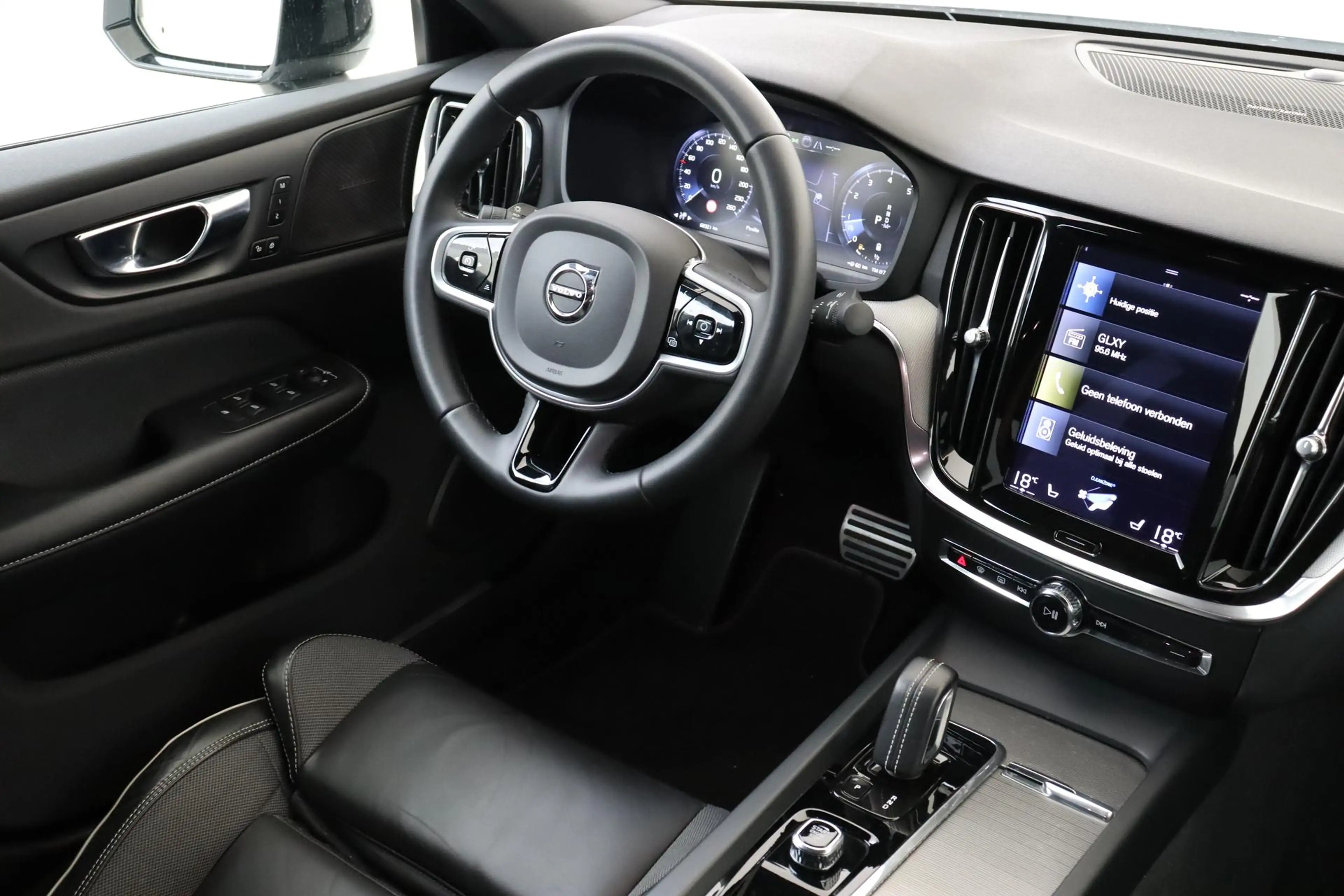 Volvo S60 B3 (M-HYBRID) R-DESIGN -HARMAN/KARDON|CAMERA|TREKH — photo 6