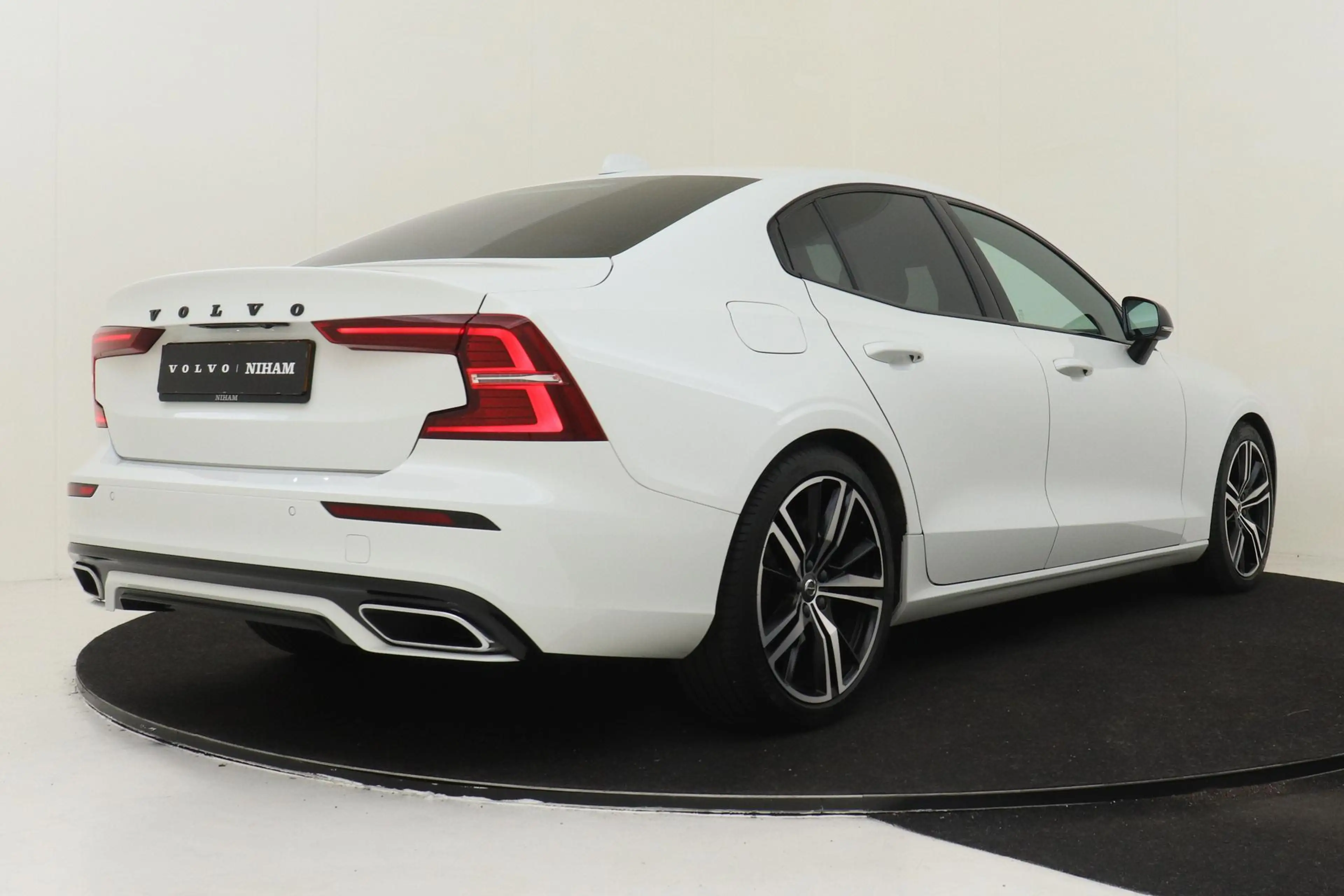 Volvo S60 B3 (M-HYBRID) R-DESIGN -HARMAN/KARDON|CAMERA|TREKH — photo 3