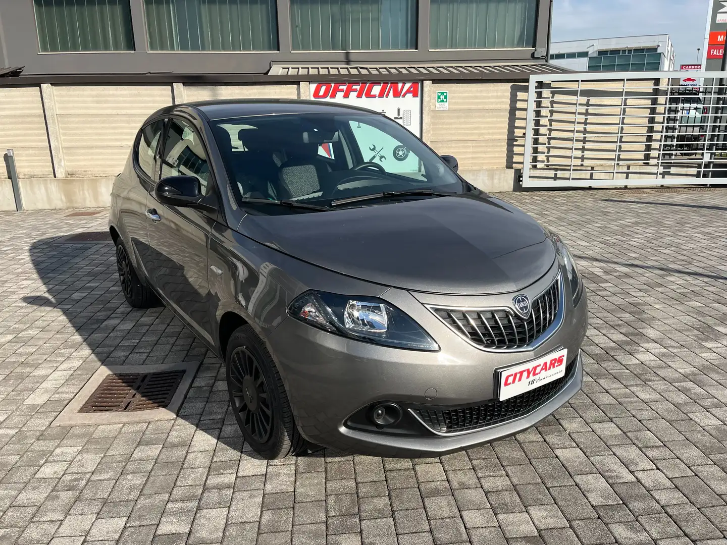 Lancia Ypsilon 1.0 firefly hybrid  Ok Neopatentati !! Iva deduc. Gris - 2