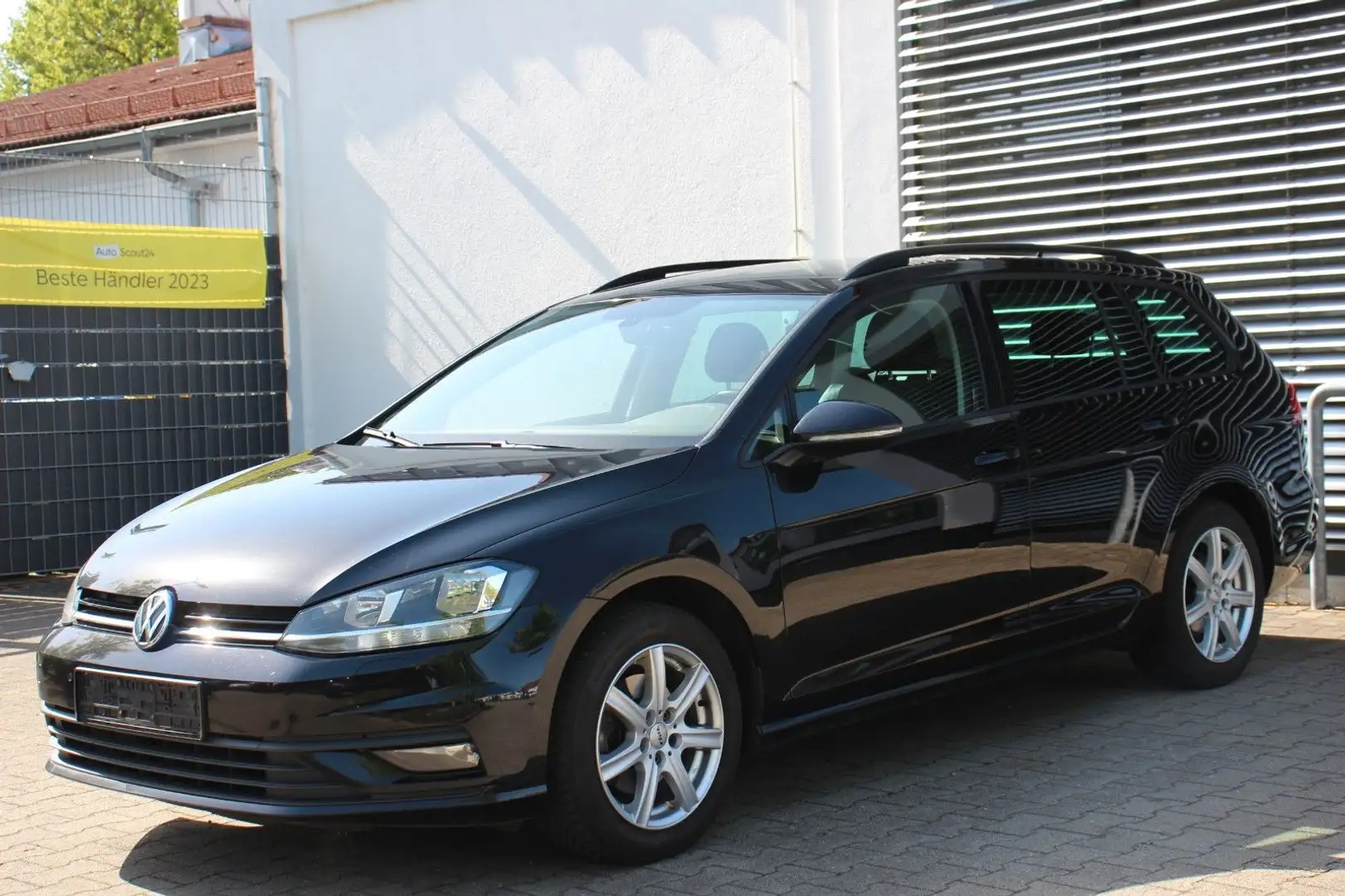 Volkswagen Golf Var. 1.6TDI # DSG # Navi # Alu # Tempomat Schwarz - 1