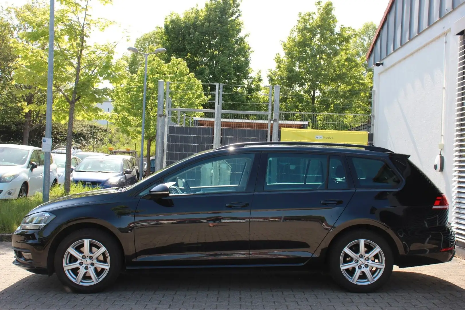 Volkswagen Golf Var. 1.6TDI # DSG # Navi # Alu # Tempomat Schwarz - 2