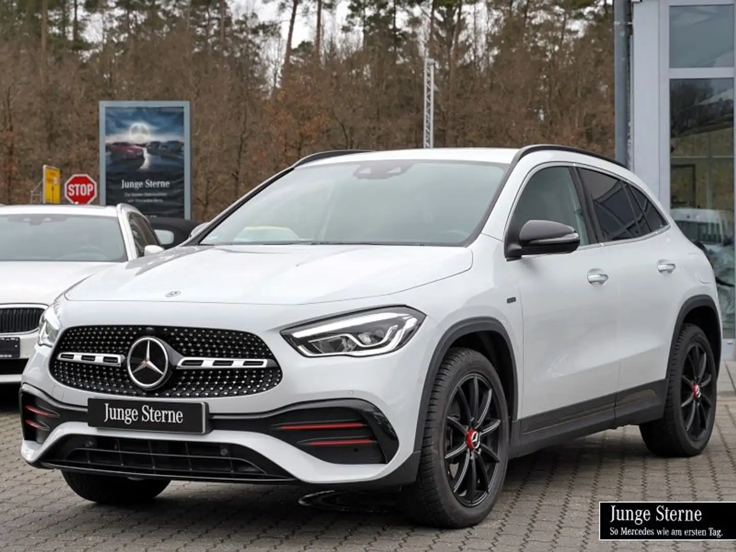 Mercedes-Benz GLA 250 e AMG BURMESTER+DISTRONIC+HUD+AHK+EDITION Weiß - 2