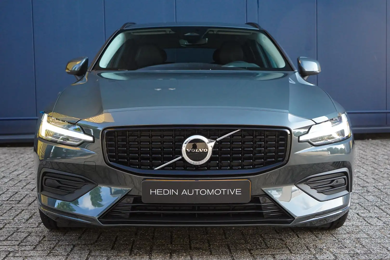 Volvo V60 2.0 B4 Essential Edition | Pilot assist | Climate Groen - 2