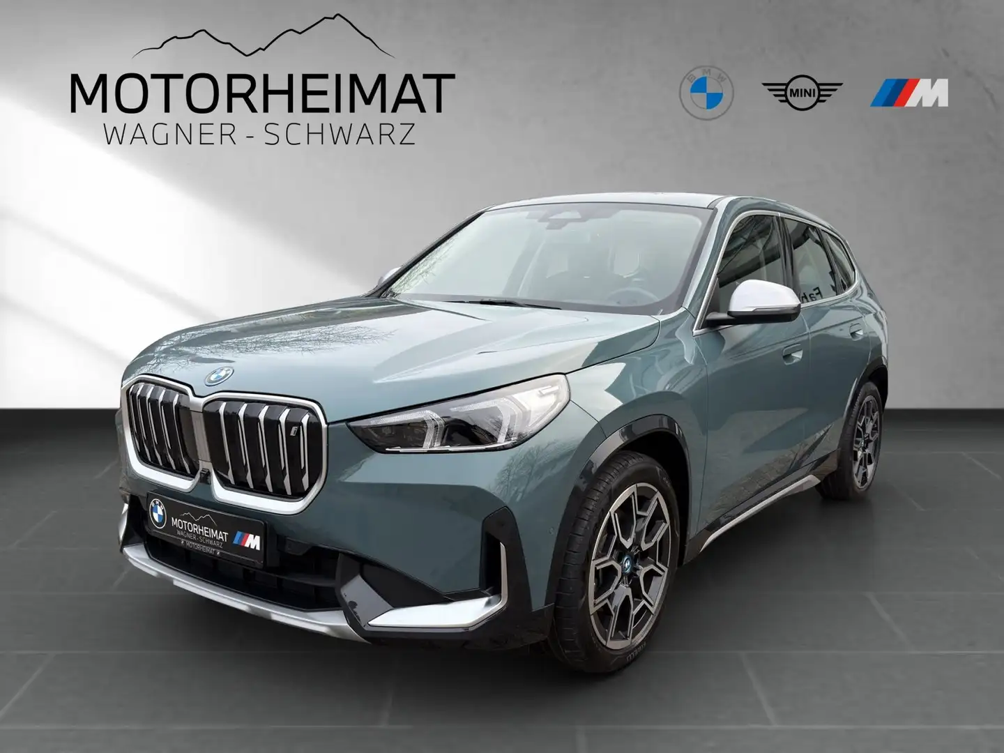 BMW iX1 xDrive30 xLine 360° el.Aktivsportsitze AHK Grün - 1