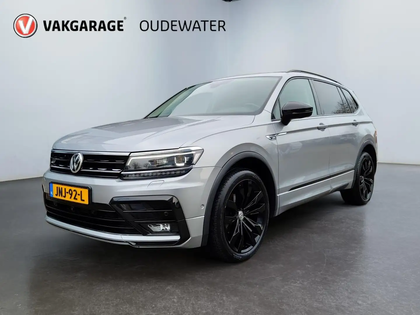 Volkswagen Tiguan Allspace 1.5 TSI R-Line * Leder * Panodak * Trekhaak * Vol Grijs - 1