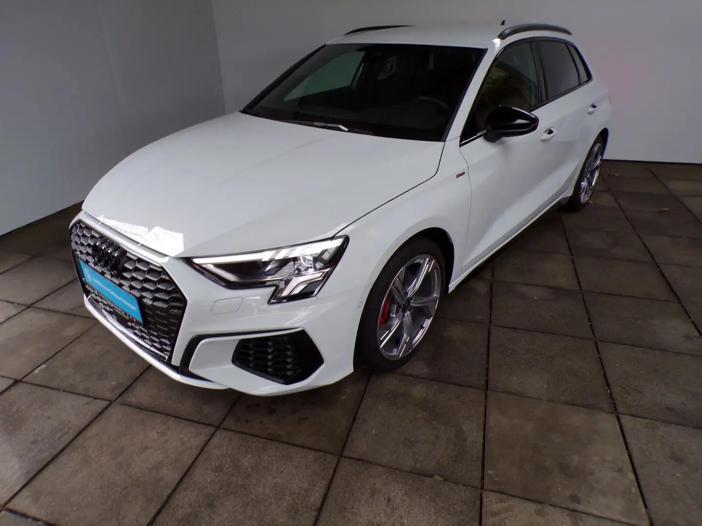 Audi A3 SPORTBACK 35 TFSI / 2 x S-LINE+AHK+ALCANTARA Weiß - 2