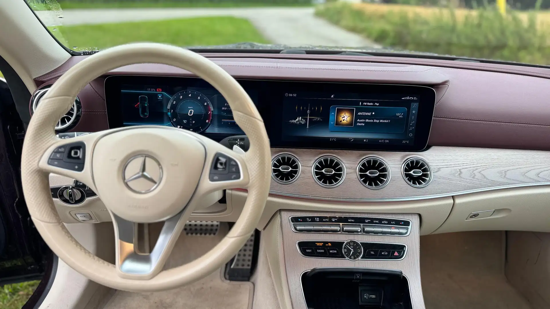 Mercedes-Benz E 400 E 400 4Matic Cabrio 9G-TRONIC Mauve - 2