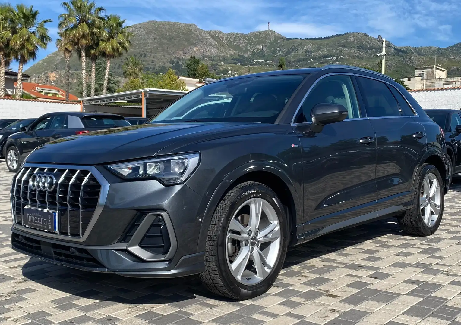 Audi Q3 S line edition 2.0 TDI 150CV s-tronic 35 Grigio - 1