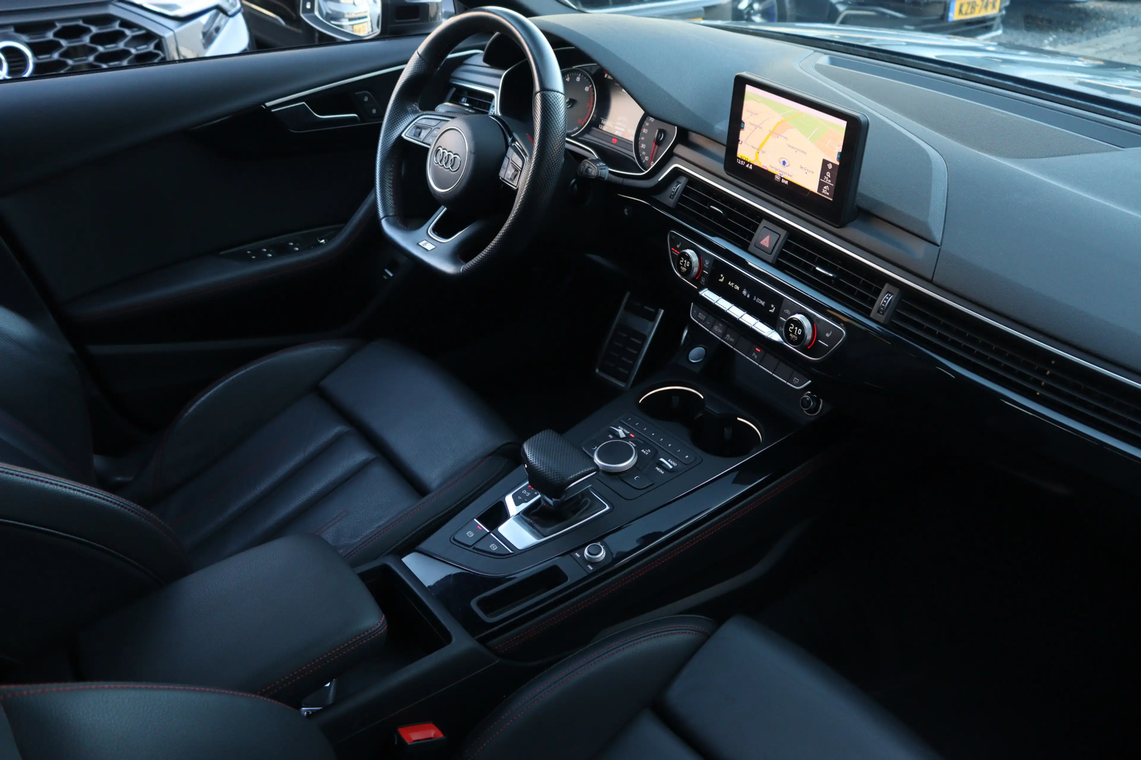 Audi A4 Avant 40 TFSI S-Line | Pano | Leder | 19 Inch | — photo 13