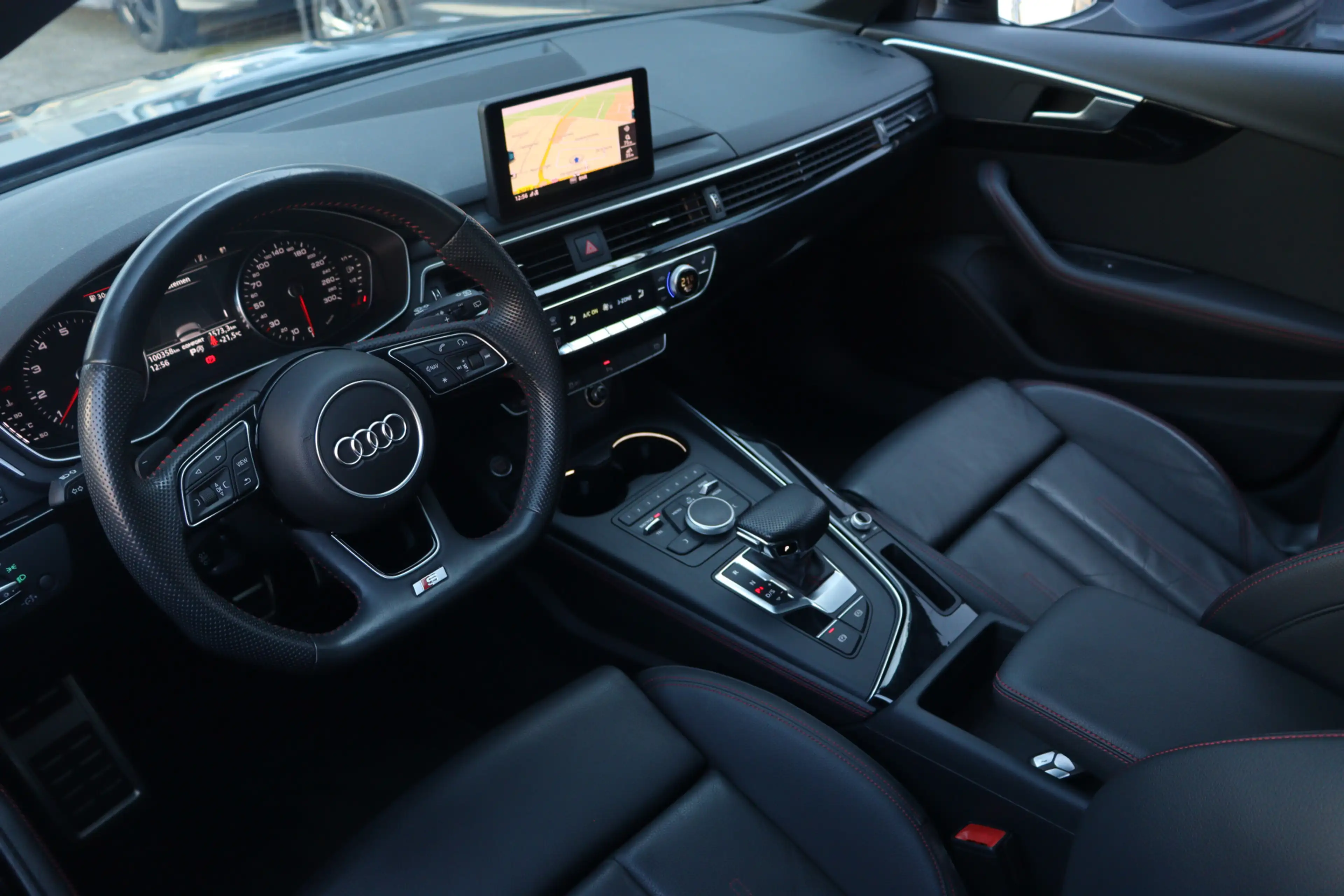 Audi A4 Avant 40 TFSI S-Line | Pano | Leder | 19 Inch | — photo 11
