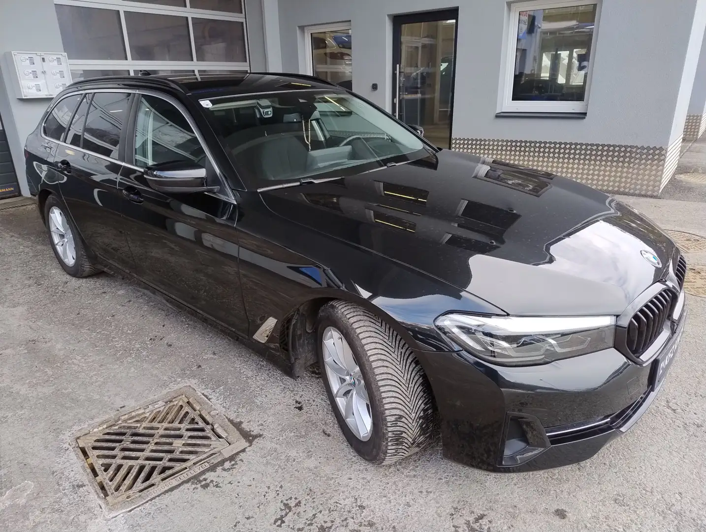 BMW 520 520d 48 V Touring xDrive Aut. Schwarz - 1