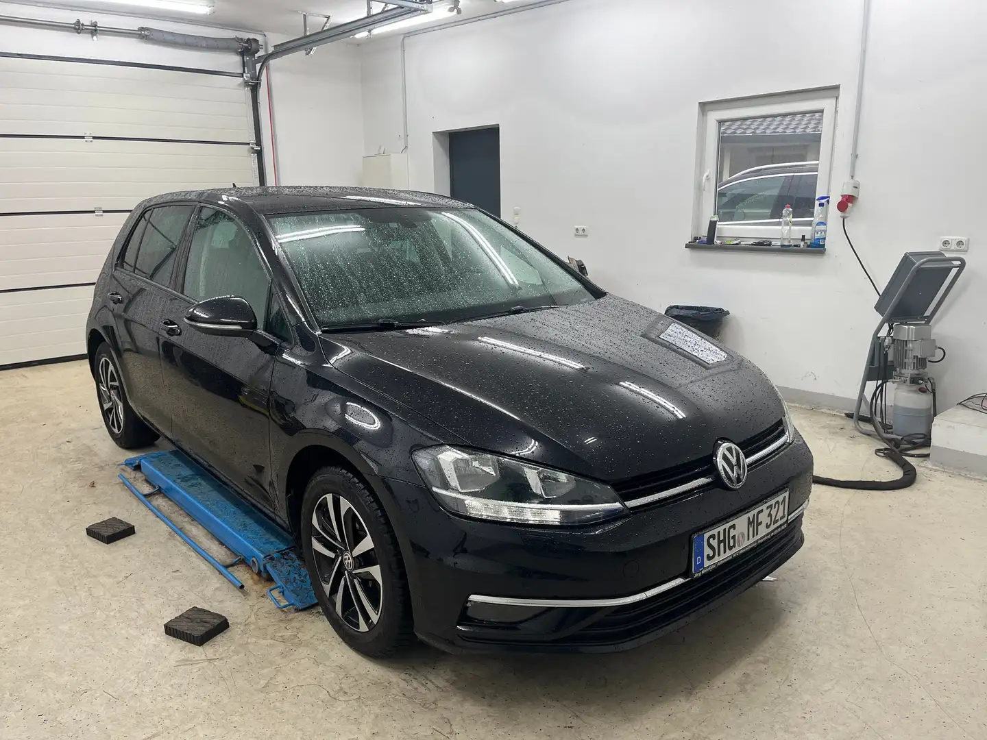 Volkswagen Golf Comfortline Navigation SHZ Schwarz - 2