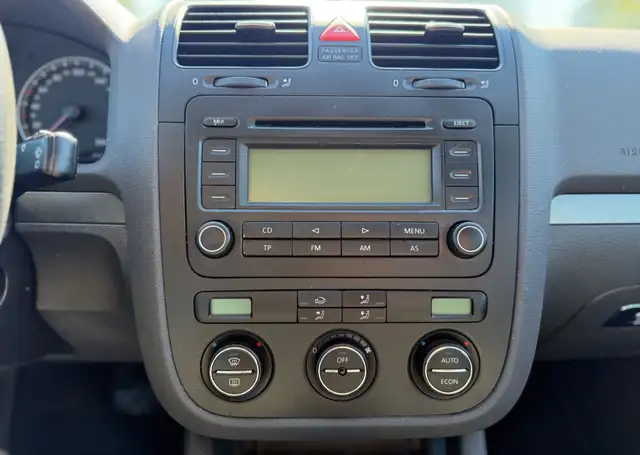 Volkswagen Golf view 14