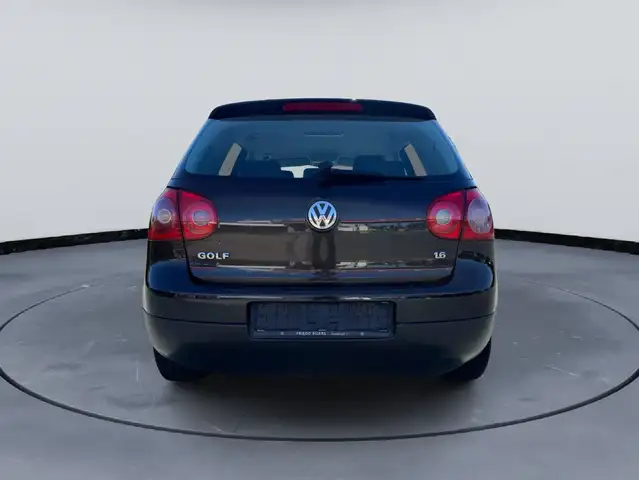Volkswagen Golf view 4