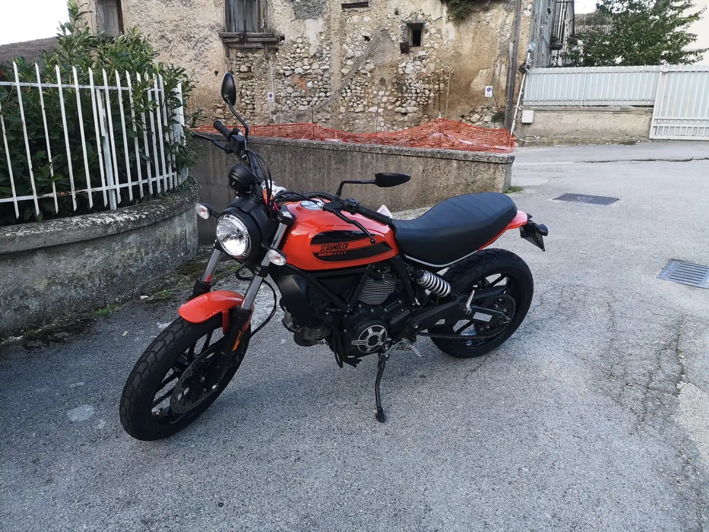 Ducati Scrambler sixty2 - 1