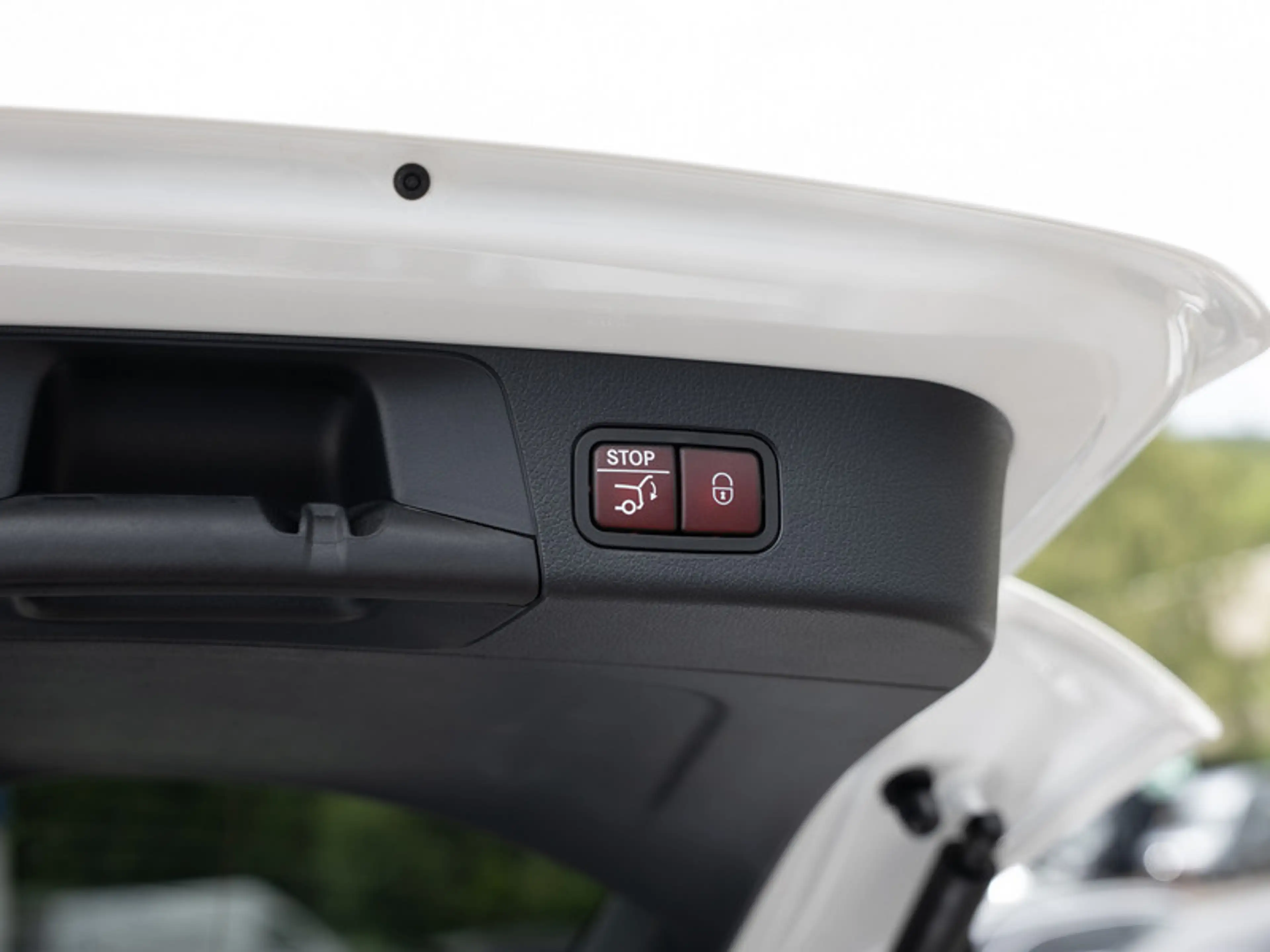 Mercedes-Benz GLB 250 4M Progressive/LED/360/Night/Distr/Keyl — photo 8
