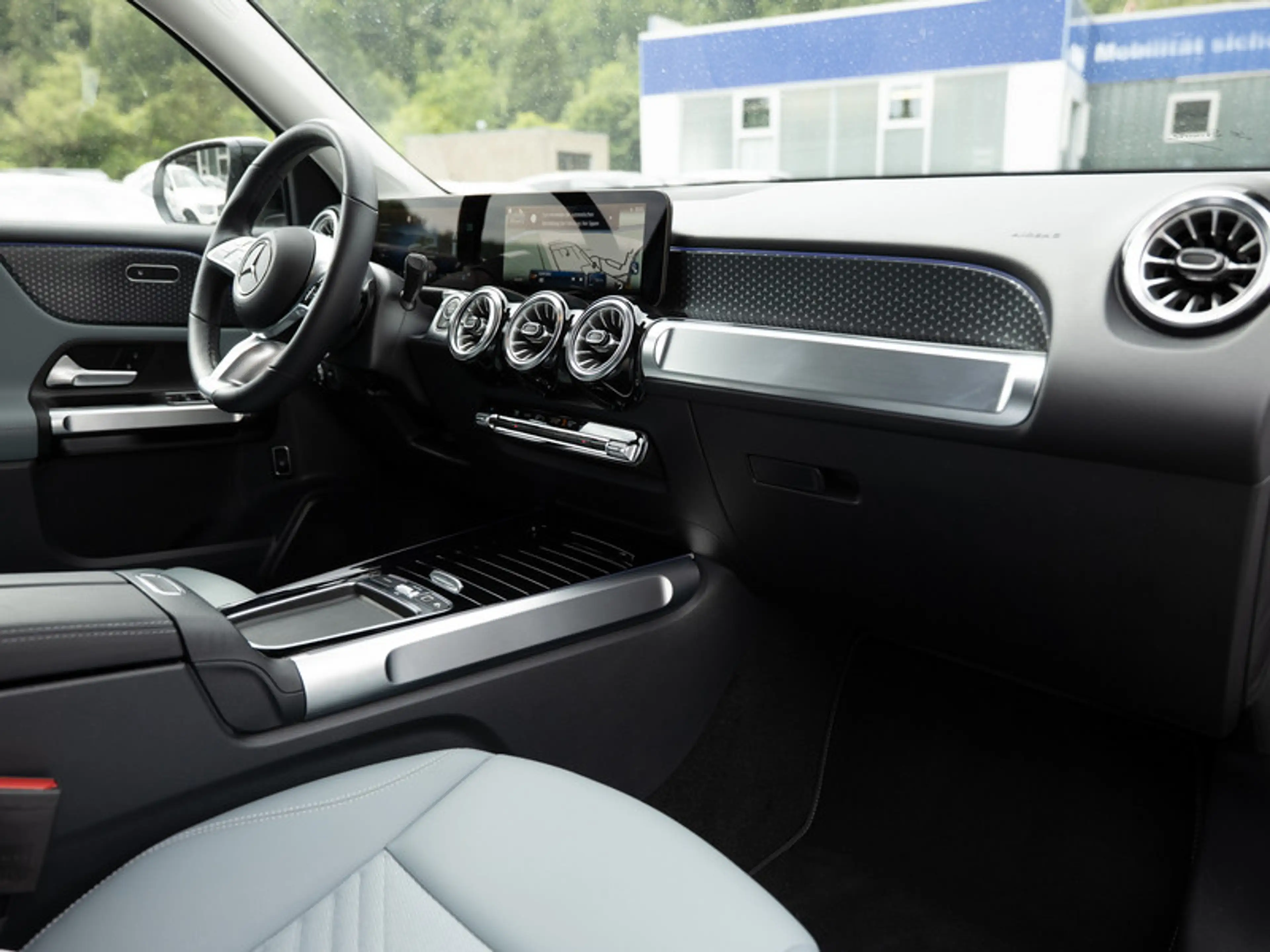 Mercedes-Benz GLB 250 4M Progressive/LED/360/Night/Distr/Keyl — photo 3