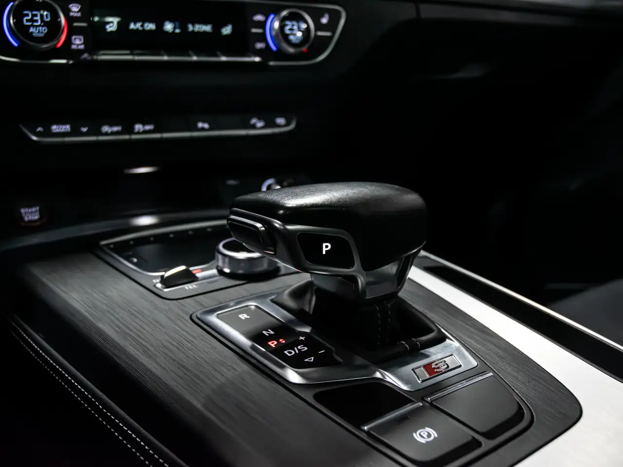 Audi SQ5 снимка Audi SQ5