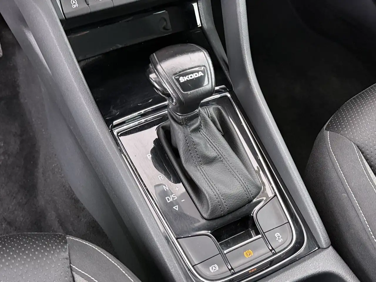 Skoda Karoq 1.5 TSI Tour Aut MATRIX AHK RADAR NAVI PDC, миниатюра 18