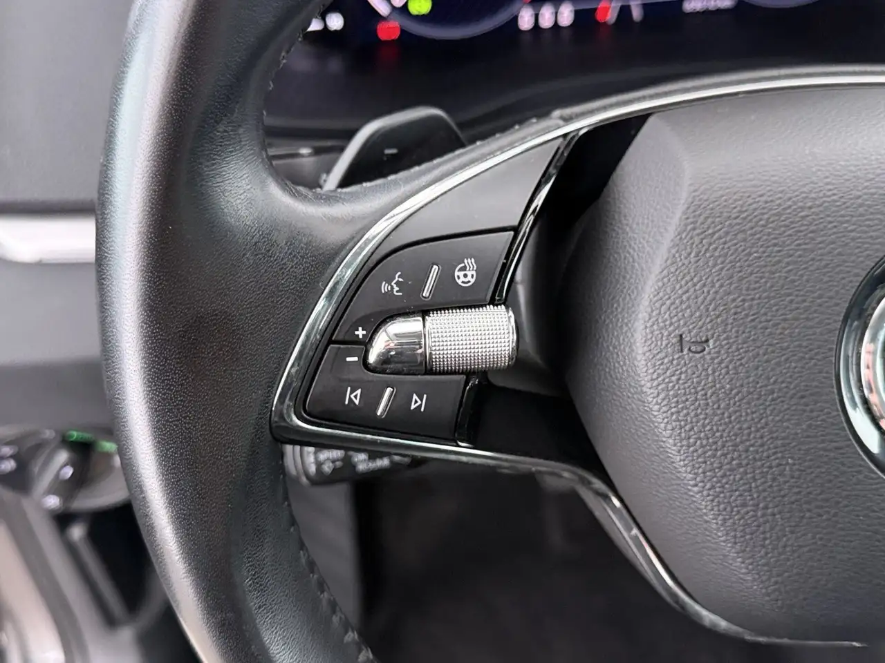 Skoda Karoq 1.5 TSI Tour Aut MATRIX AHK RADAR NAVI PDC, миниатюра 21