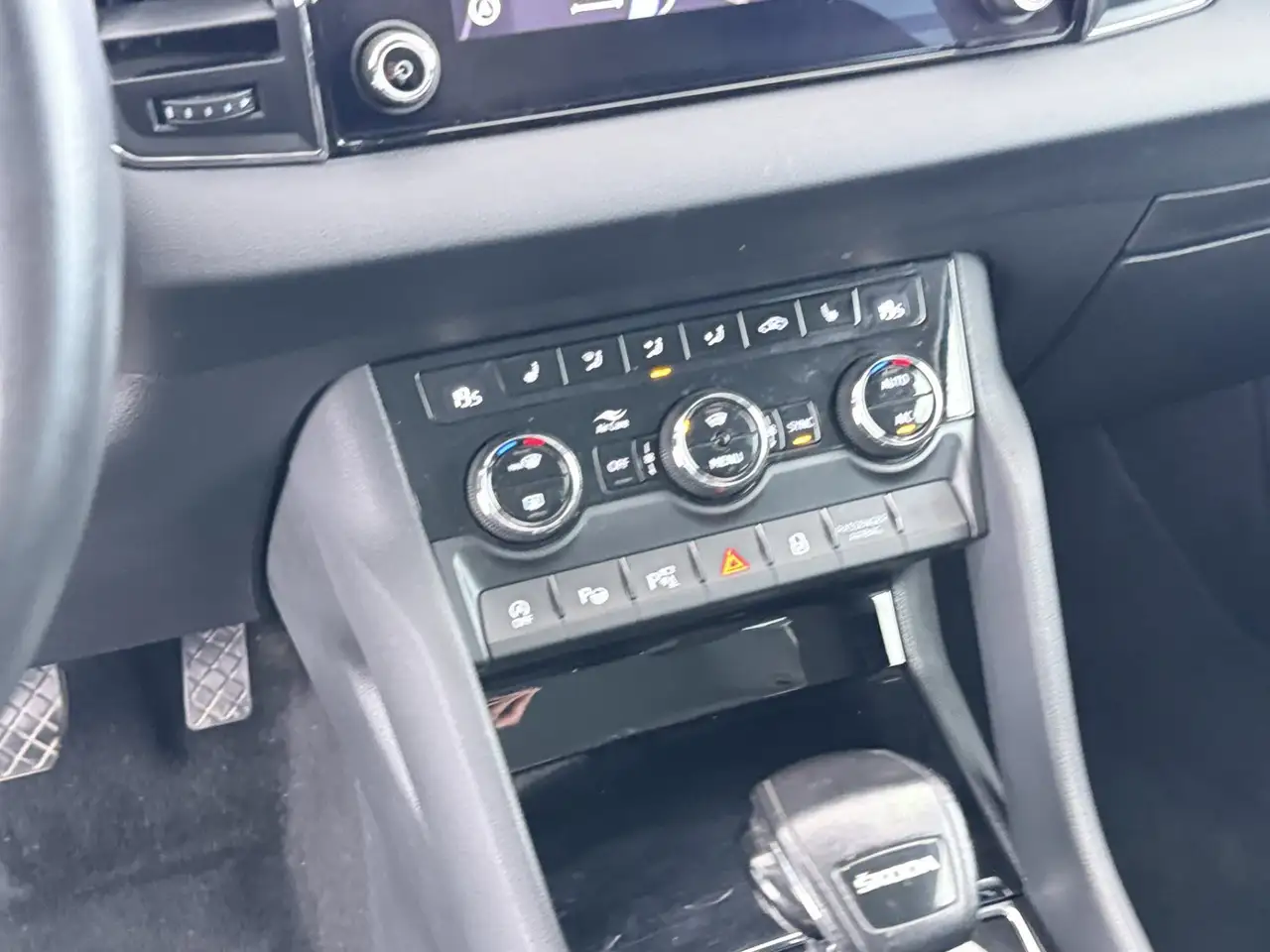 Skoda Karoq 1.5 TSI Tour Aut MATRIX AHK RADAR NAVI PDC, миниатюра 17
