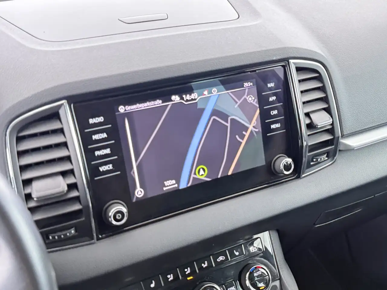 Skoda Karoq 1.5 TSI Tour Aut MATRIX AHK RADAR NAVI PDC, миниатюра 16