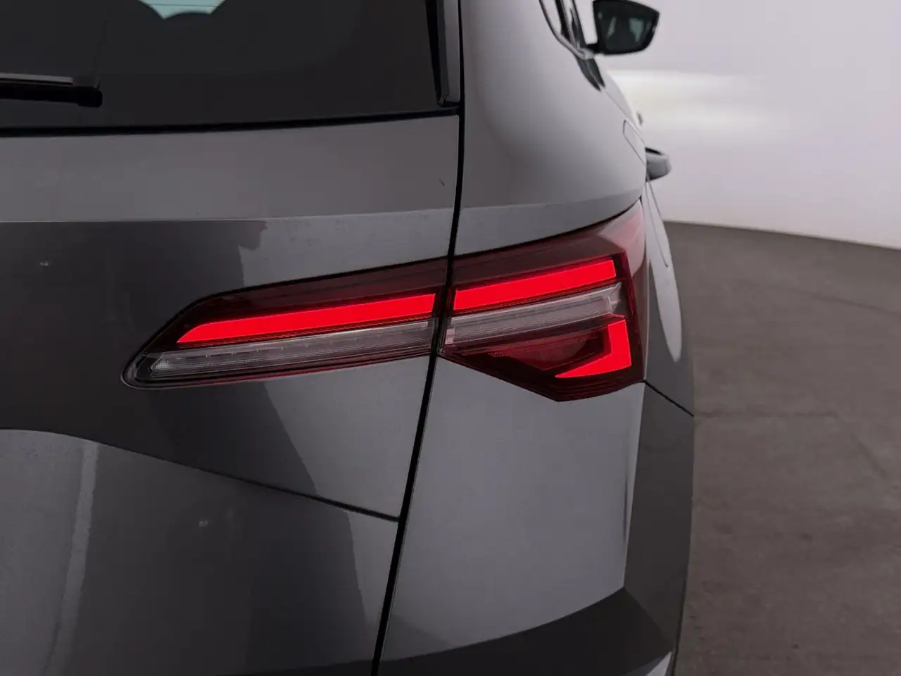Skoda Karoq 1.5 TSI Tour Aut MATRIX AHK RADAR NAVI PDC, миниатюра 11