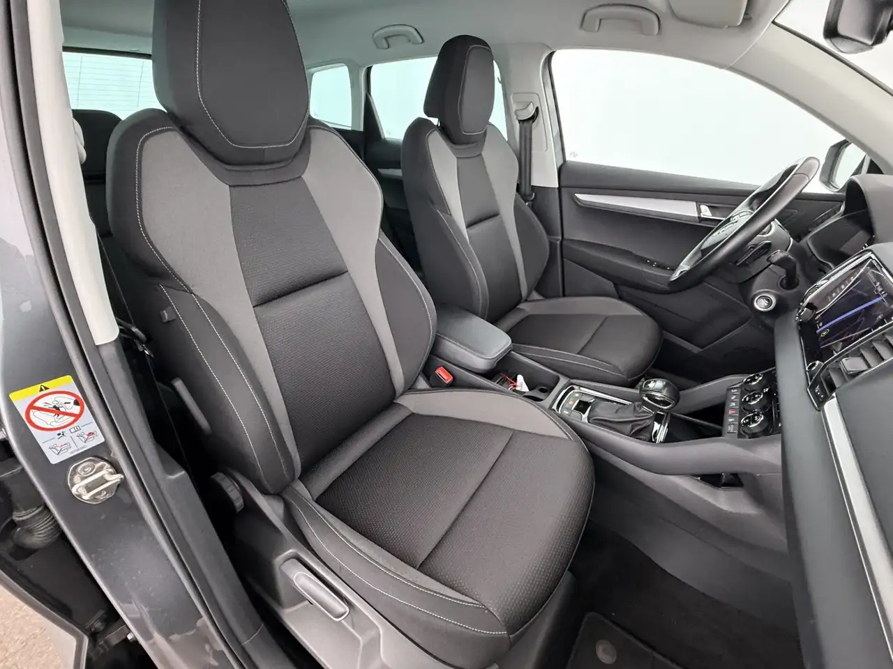 Skoda Karoq 1.5 TSI Tour Aut MATRIX AHK RADAR NAVI PDC, миниатюра 15