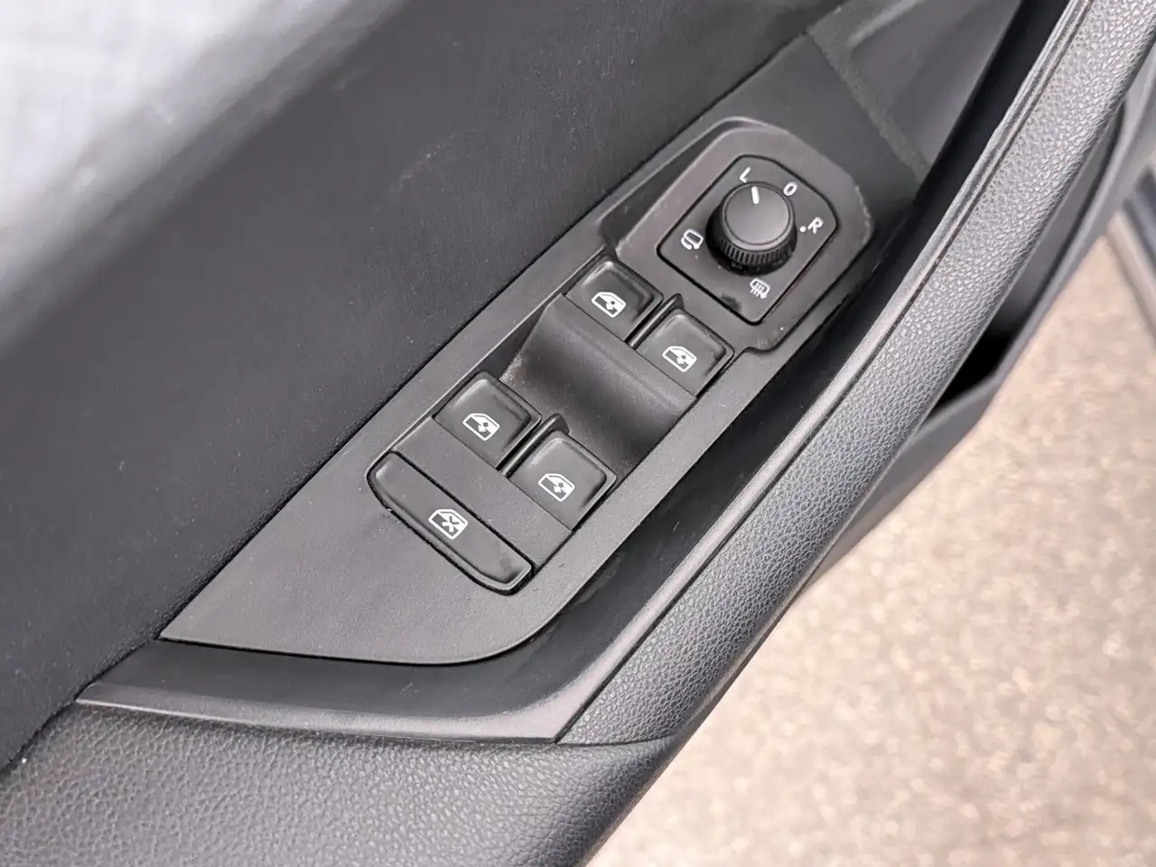 Skoda Karoq 1.5 TSI Tour Aut MATRIX AHK RADAR NAVI PDC, миниатюра 24