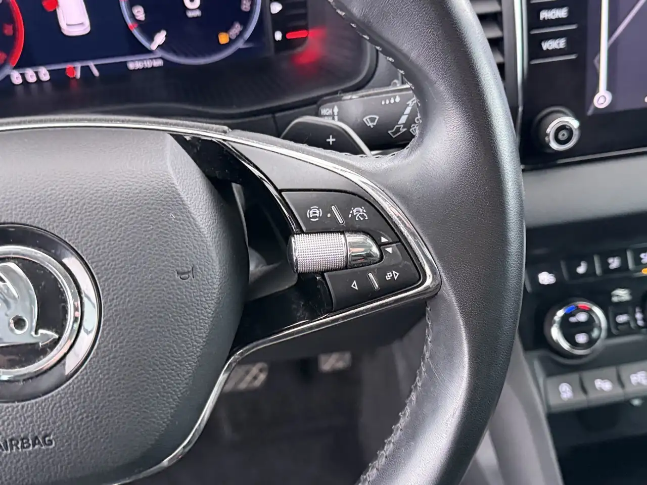 Skoda Karoq 1.5 TSI Tour Aut MATRIX AHK RADAR NAVI PDC, миниатюра 20