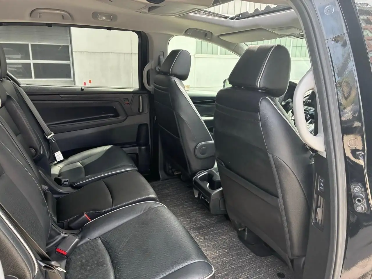 Honda Odyssey снимка Honda Odyssey