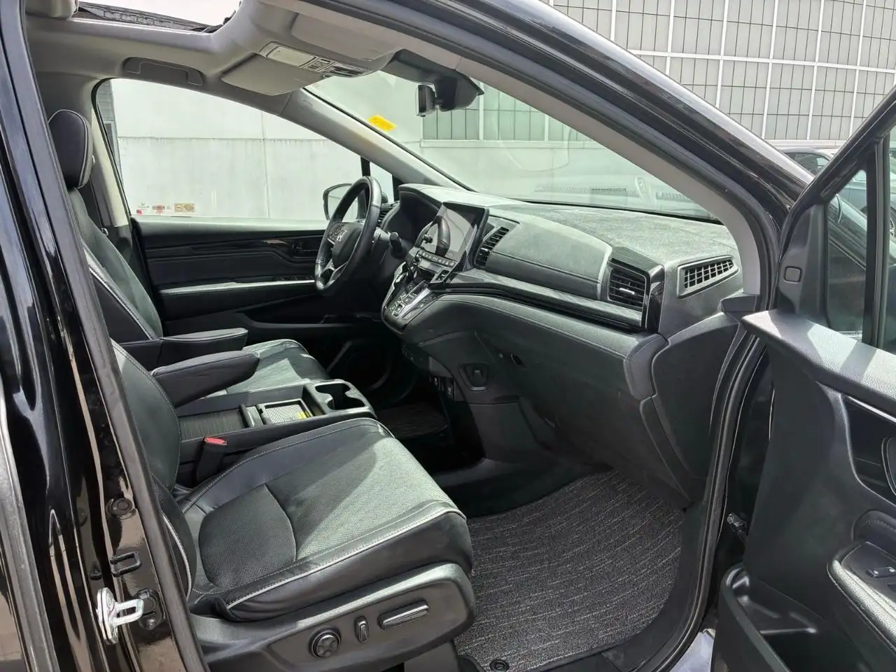 Honda Odyssey снимка Honda Odyssey
