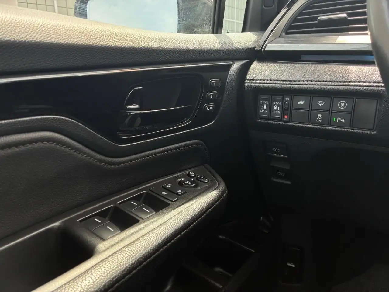 Honda Odyssey снимка Honda Odyssey