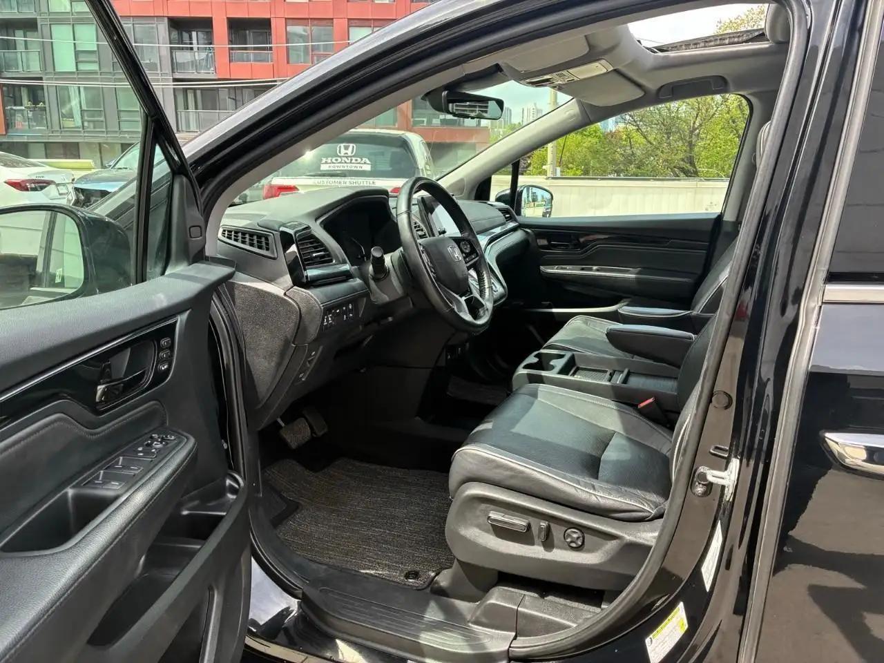 Honda Odyssey снимка Honda Odyssey