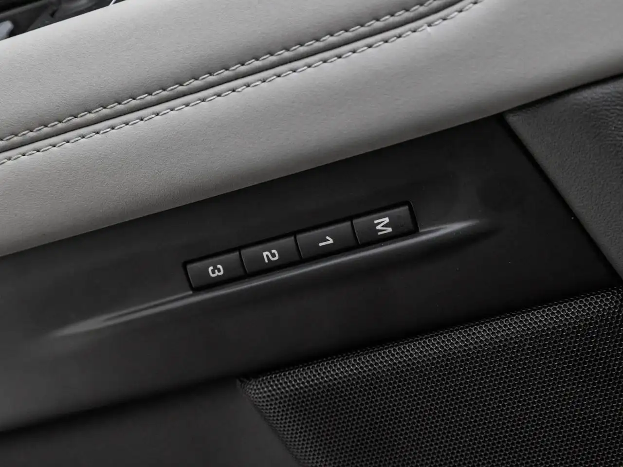 Land Rover Range Rover Evoque photo Land Rover Range Rover Evoque
