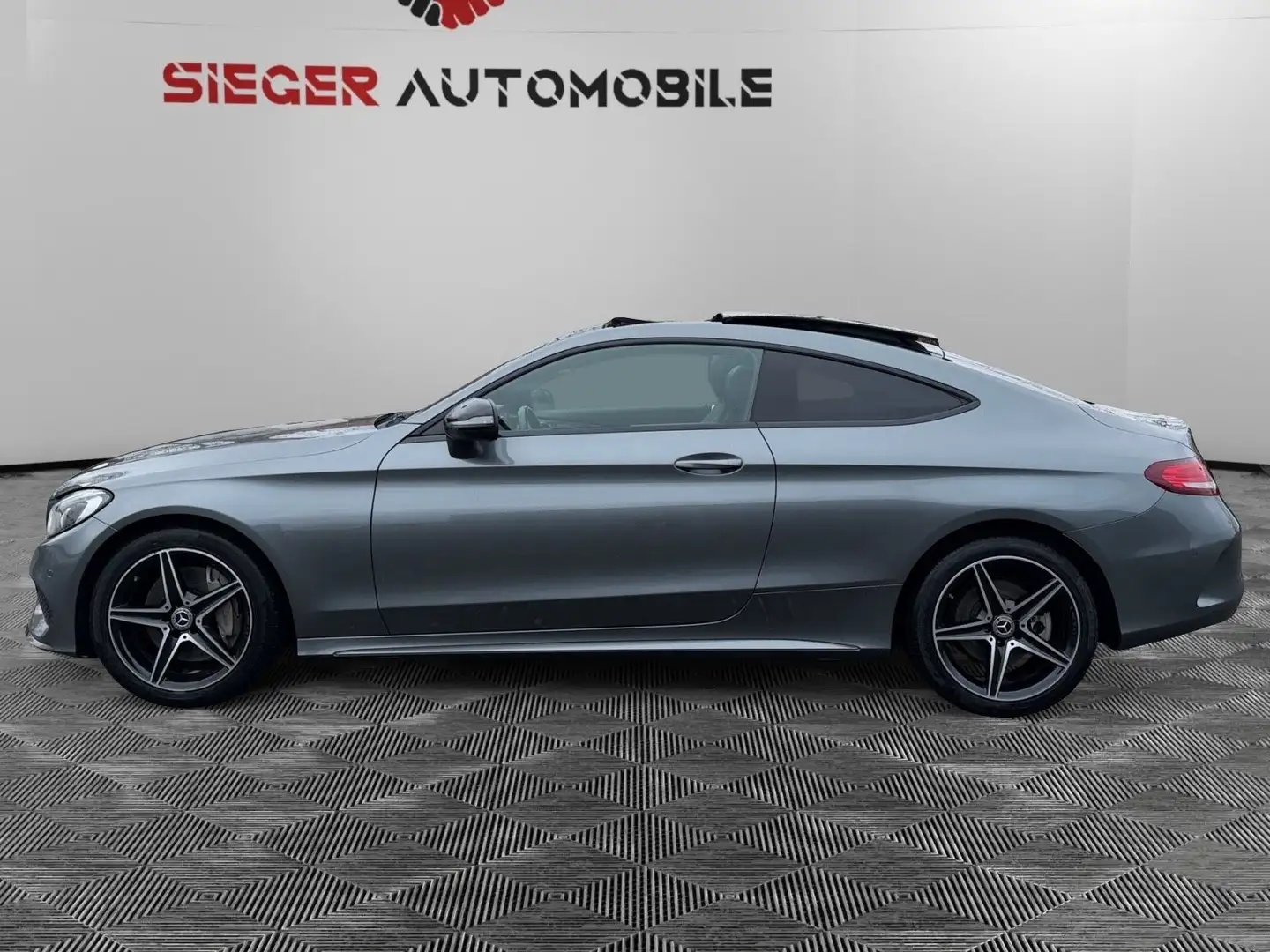 Mercedes-Benz C 220 d / C 250 d COUPE AMG LINE, NIGHT, PANO Gris - 2