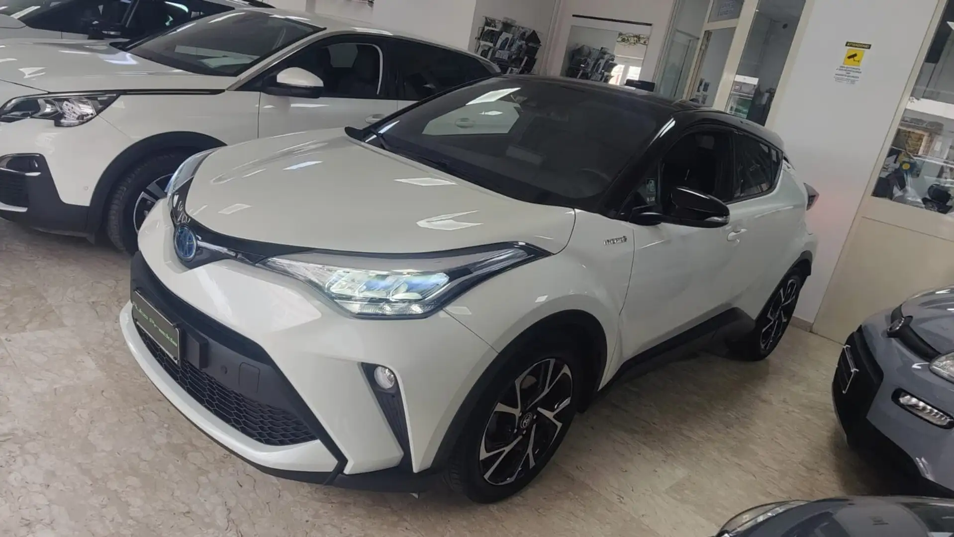Toyota C-HR 2.0 Hybrid E-CVT Bianco - 1