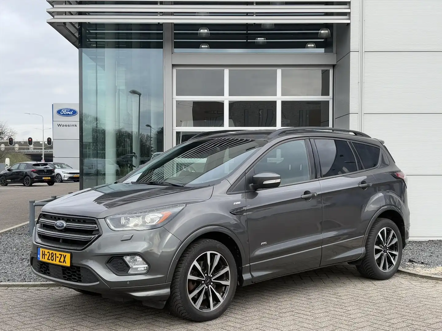 Ford Kuga 1.5 EcoBoost 182PK 4WD AUT ST Line | Winterpakket Grau - 2