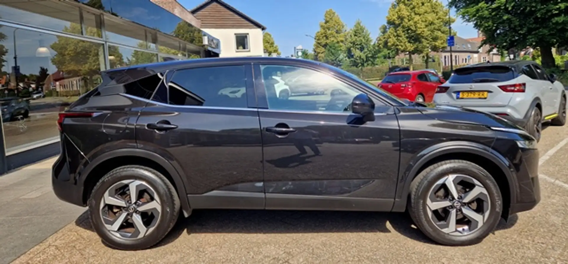 Nissan Qashqai 1.3 158PK DIG-Turbo Mild-Hybrid X-Tronic A/T N-Con Zwart - 2
