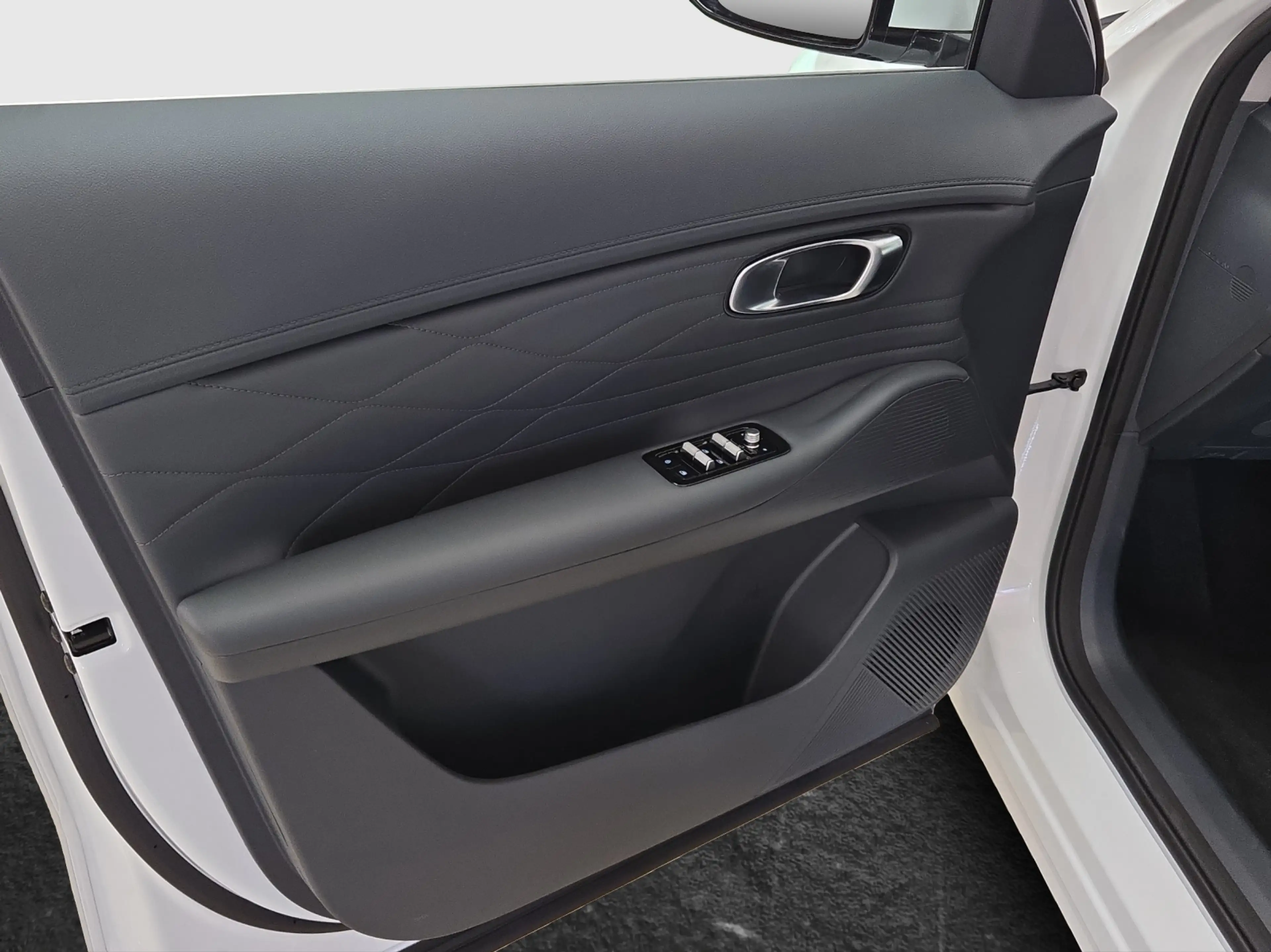 Geely Starray EM-i Pro — photo 6