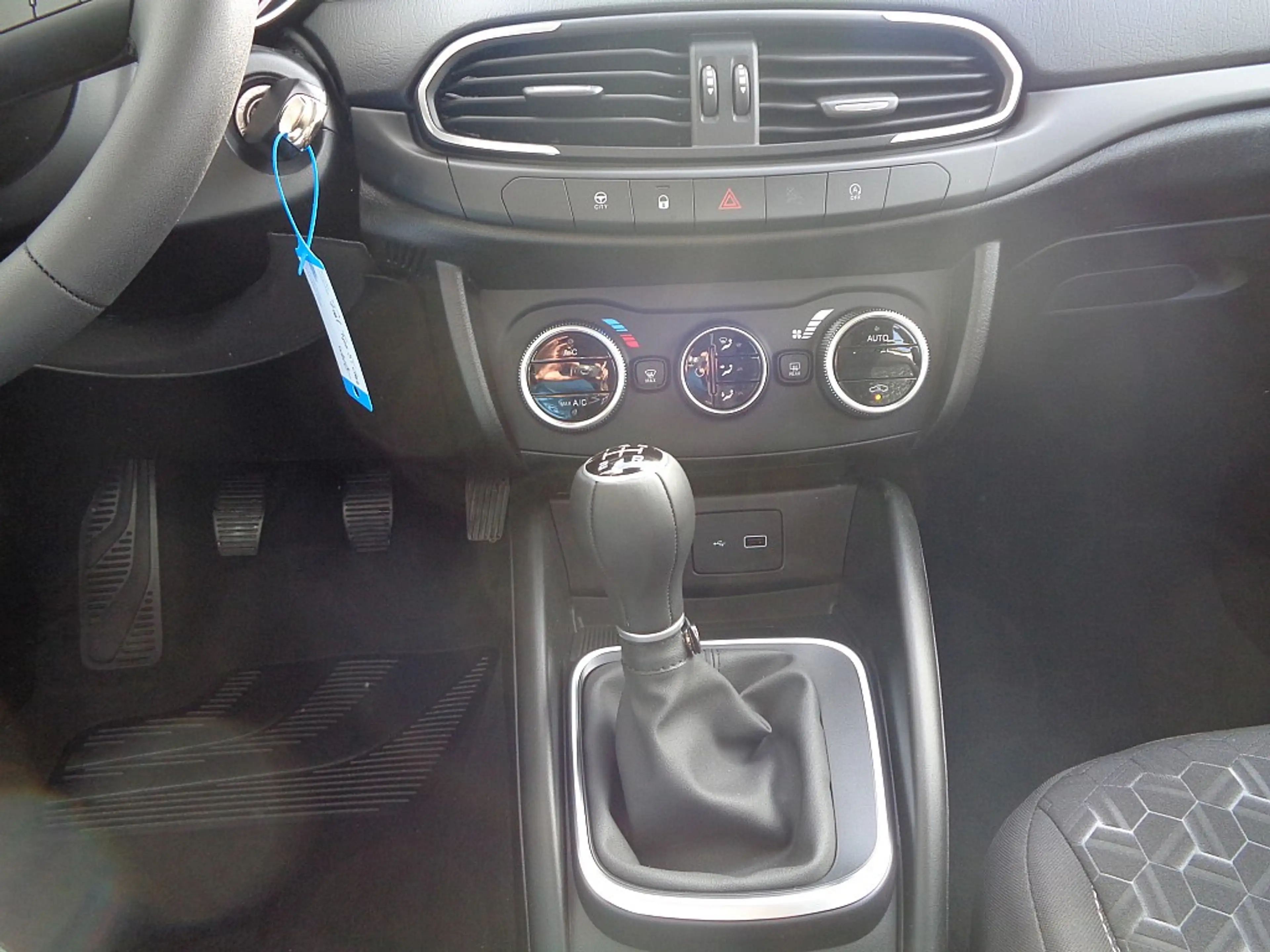 Fiat Tipo Cross FireFly Turbo 100 City Cross + Anhängerku... — photo 14