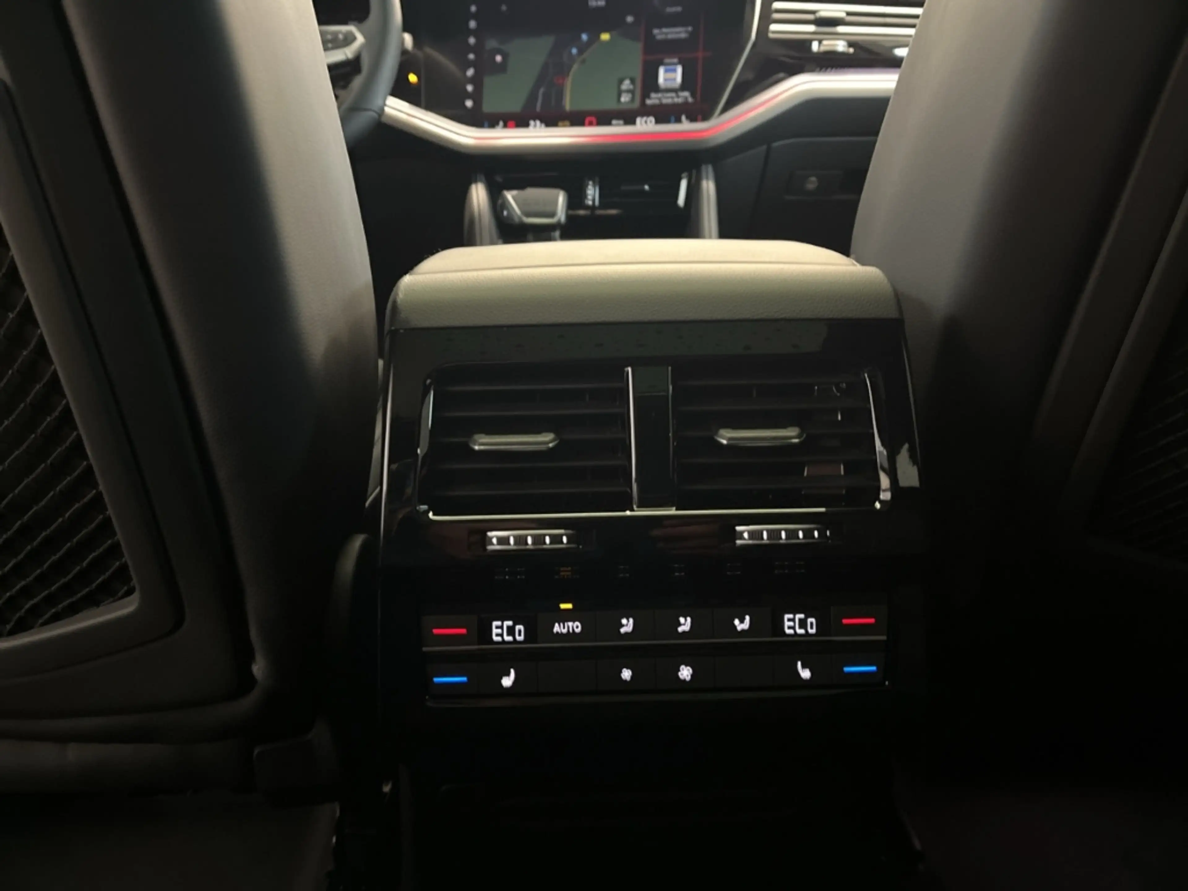 Volkswagen Touareg 3.0 TDI 210 kW 4Motion R-Line Final Edition — photo 10